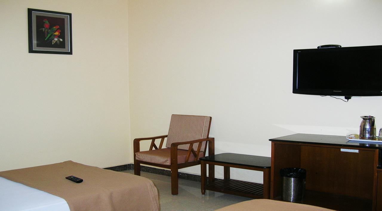 Athidhi Residency Hotel Tirupati Exterior foto