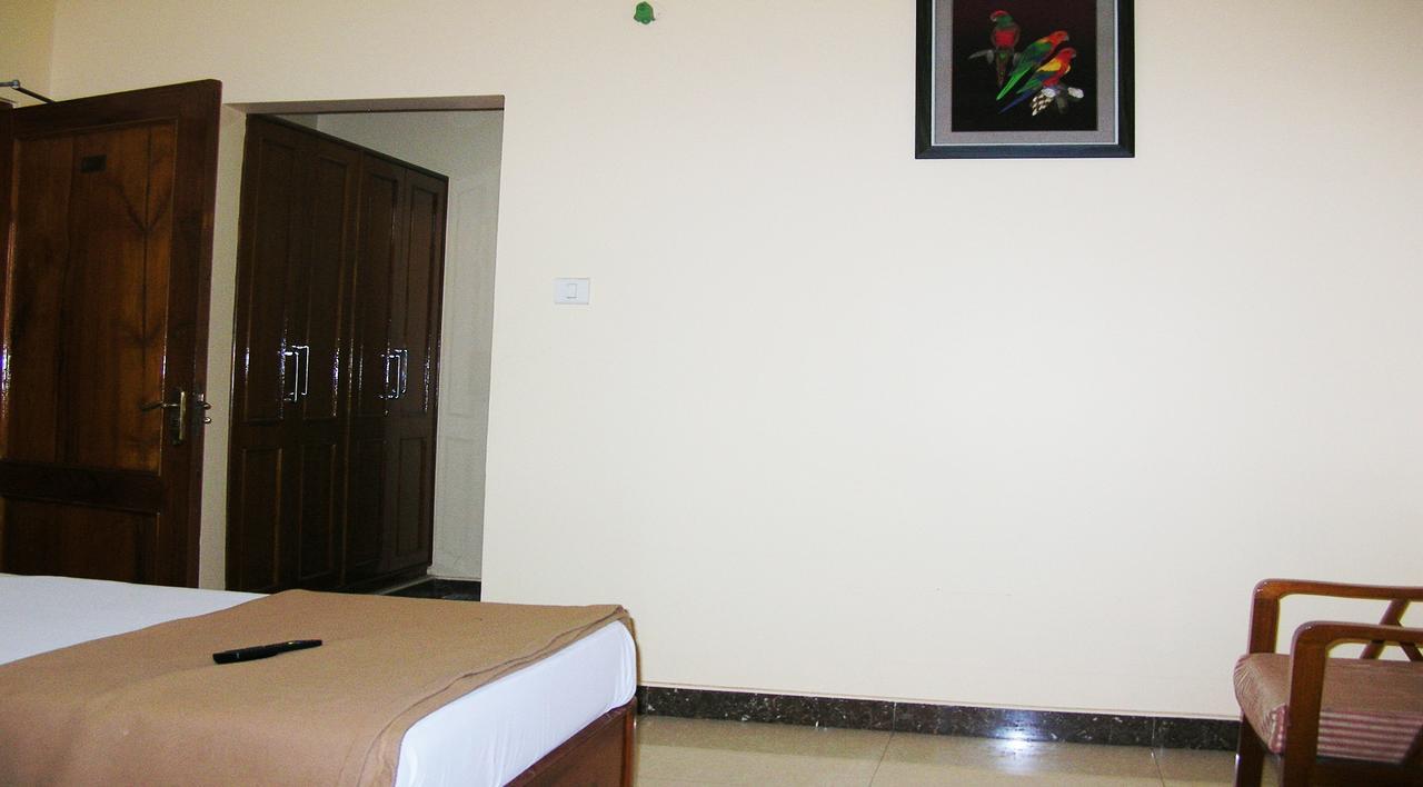 Athidhi Residency Hotel Tirupati Exterior foto